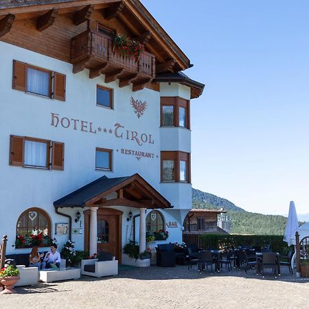 Hotel Tirol Montesover Esterno foto