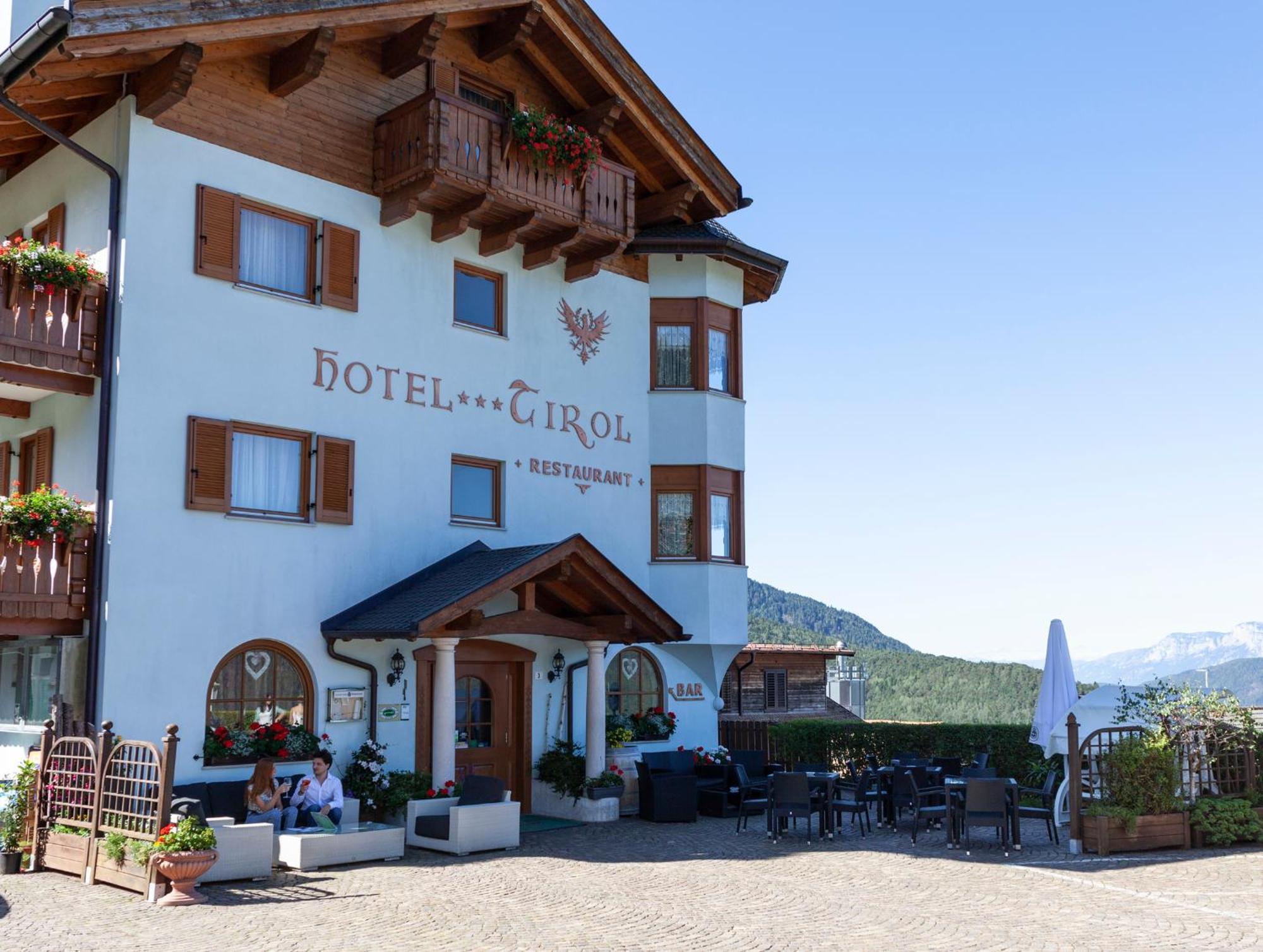 Hotel Tirol Montesover Esterno foto