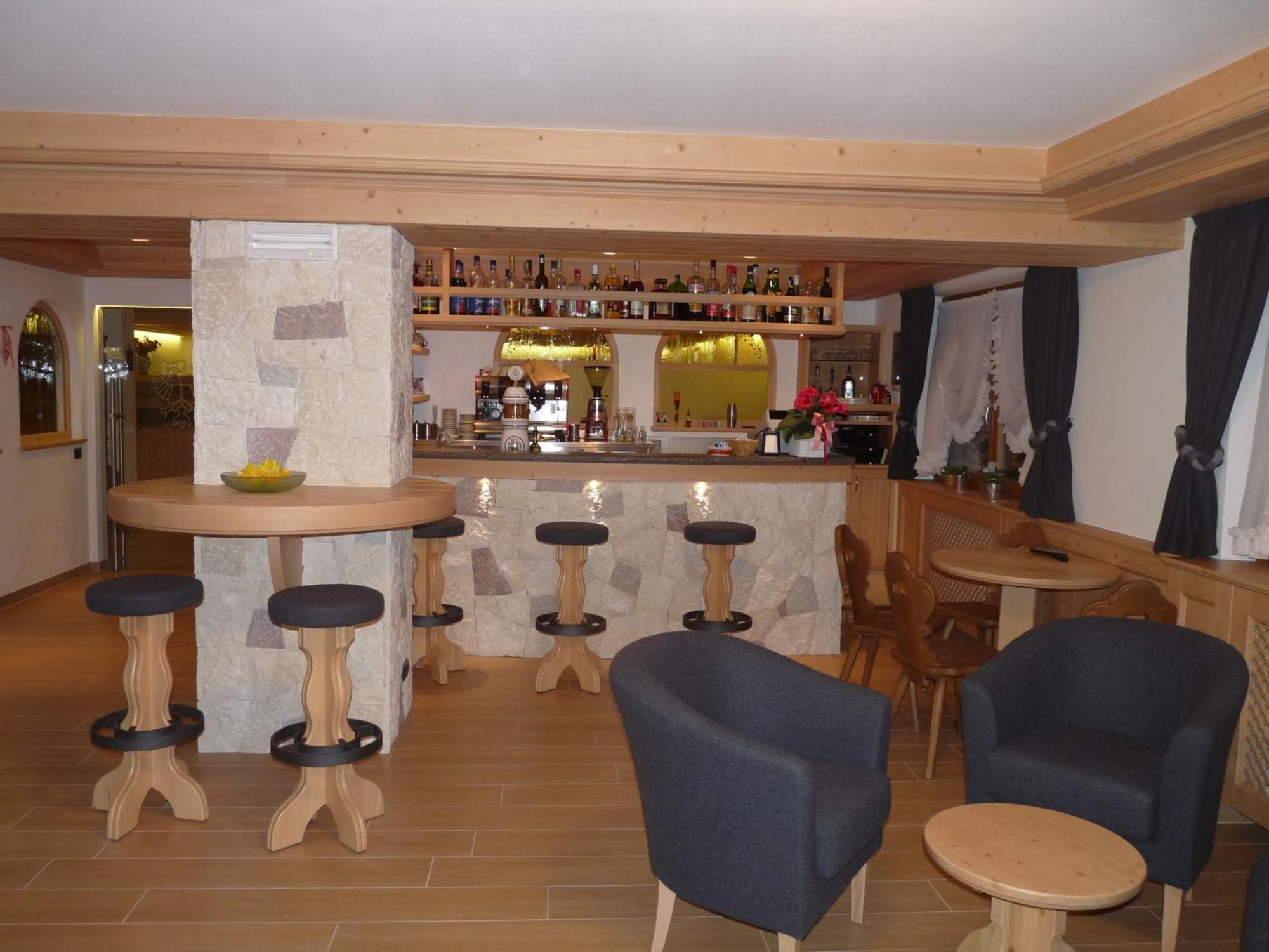 Hotel Tirol Montesover Esterno foto