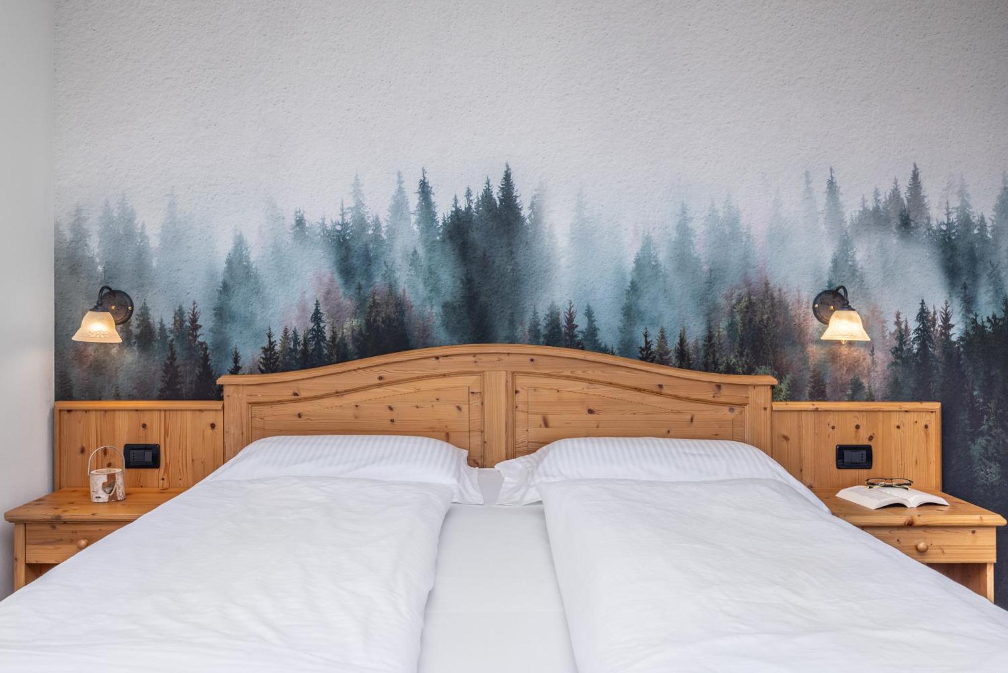 Hotel Tirol Montesover Esterno foto