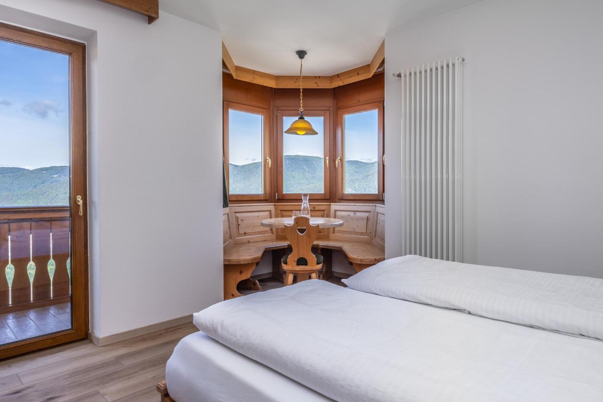 Hotel Tirol Montesover Esterno foto