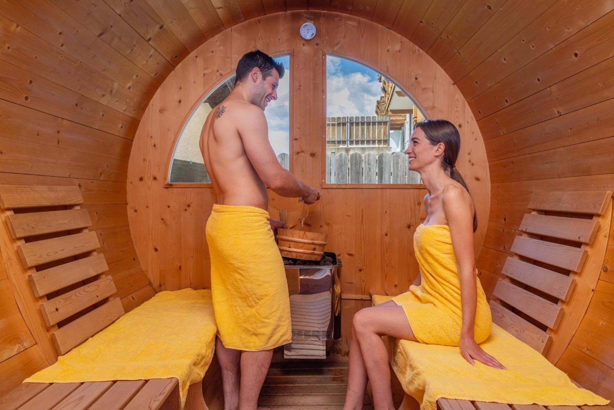 Hotel Tirol Montesover Esterno foto
