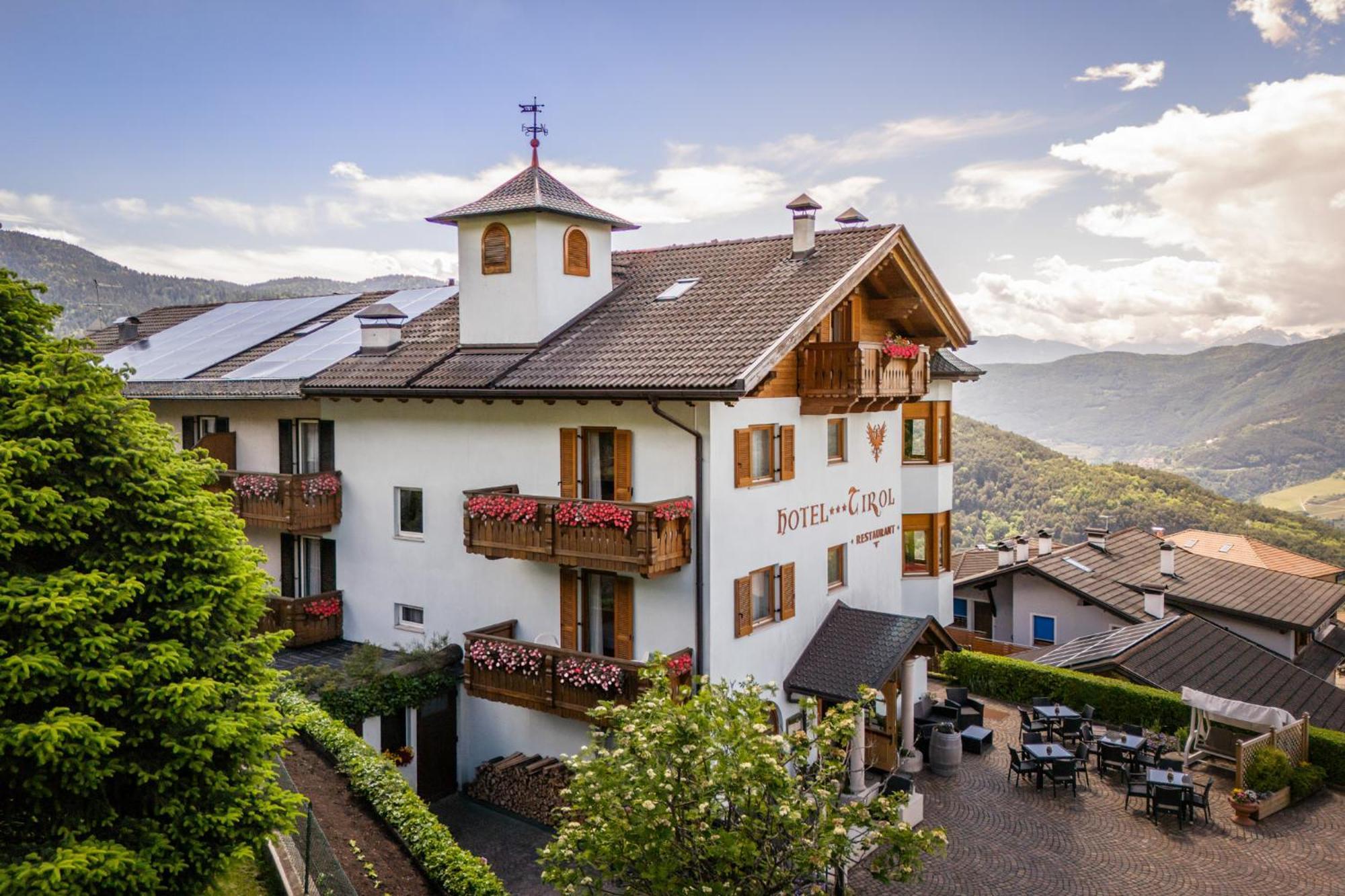 Hotel Tirol Montesover Esterno foto