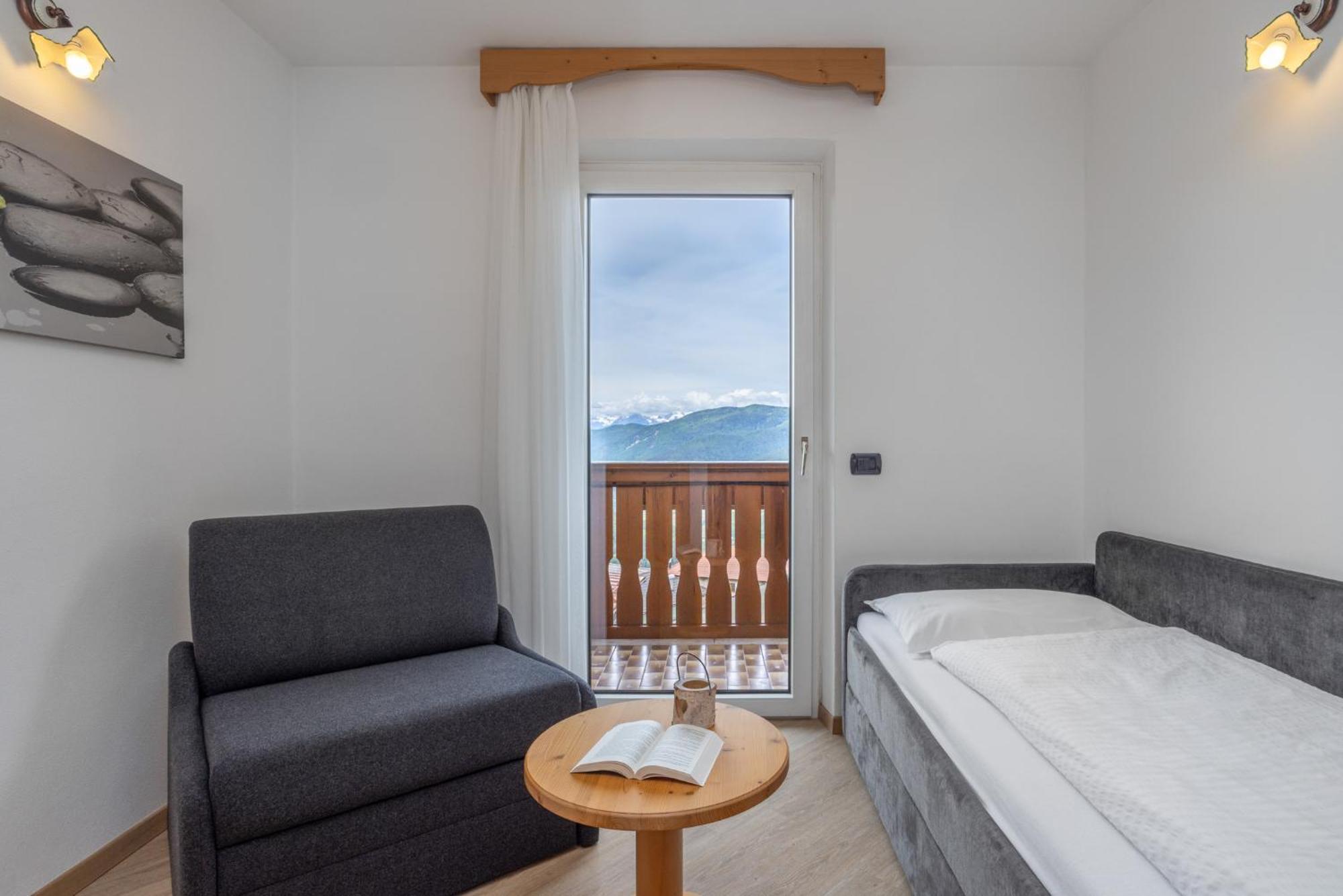 Hotel Tirol Montesover Esterno foto