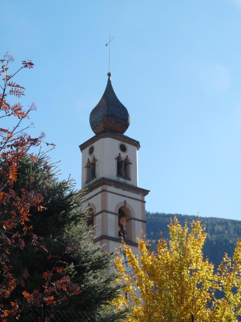 Hotel Tirol Montesover Esterno foto