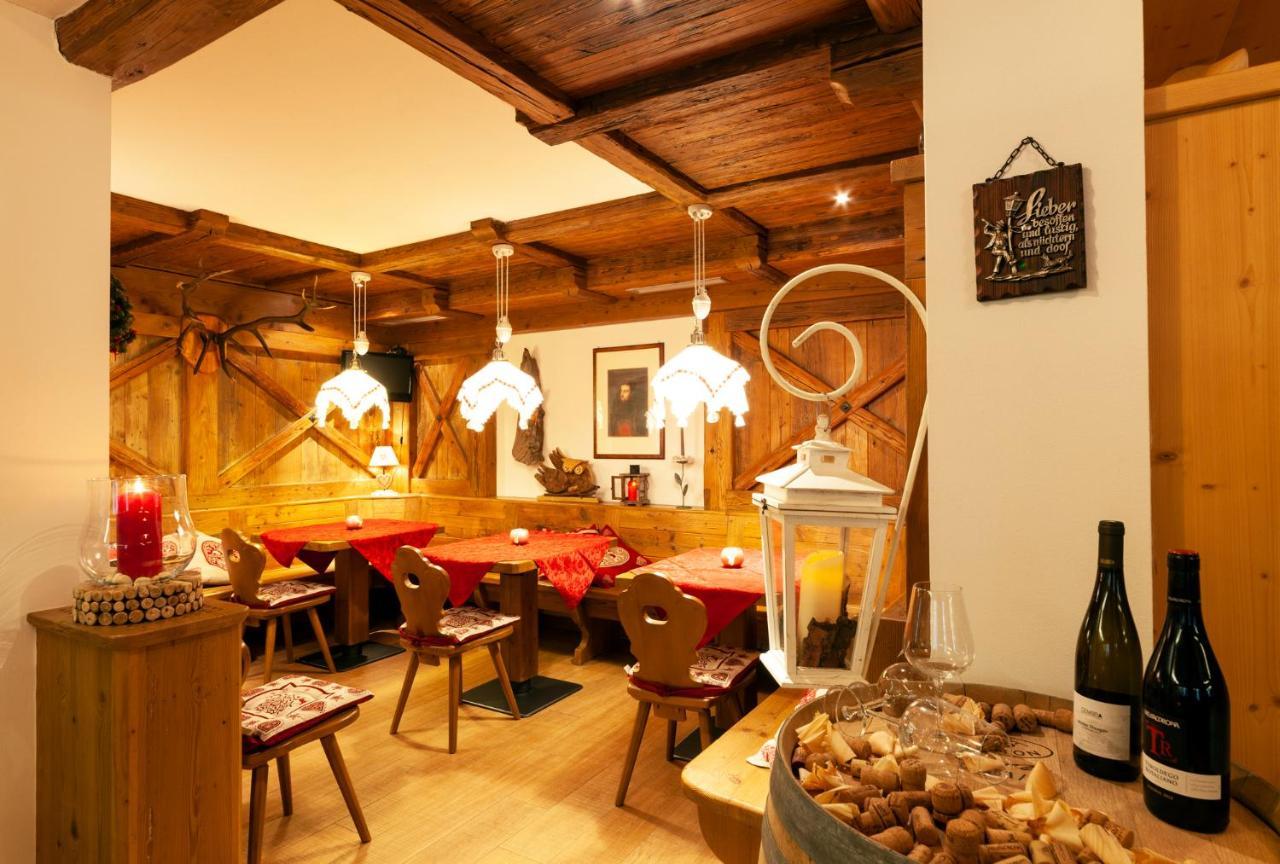 Hotel Tirol Montesover Esterno foto