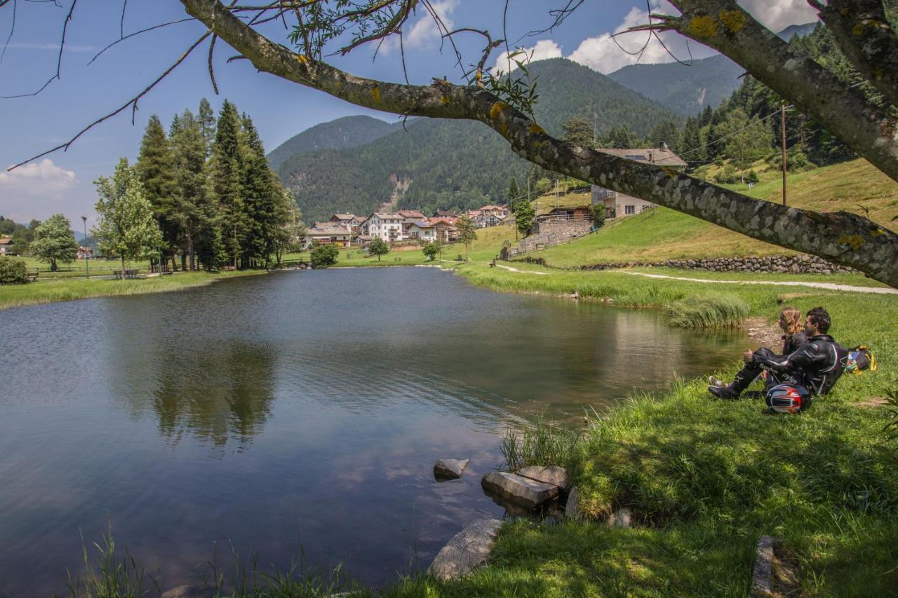 Hotel Tirol Montesover Esterno foto